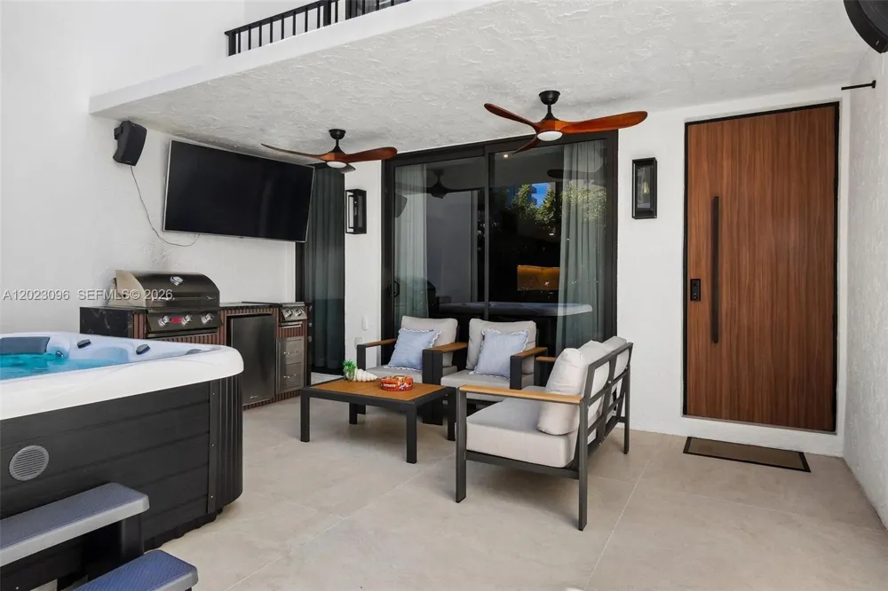 425 Grapetree Dr #211 Key Biscayne, FL 33149
