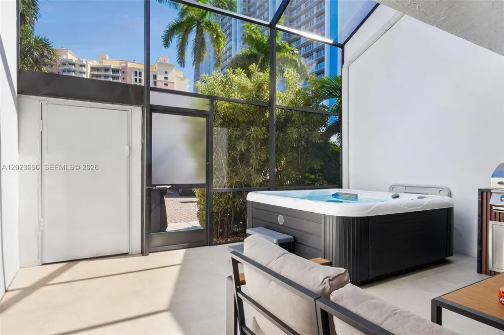 425 Grapetree Dr #211 Key Biscayne, FL 33149