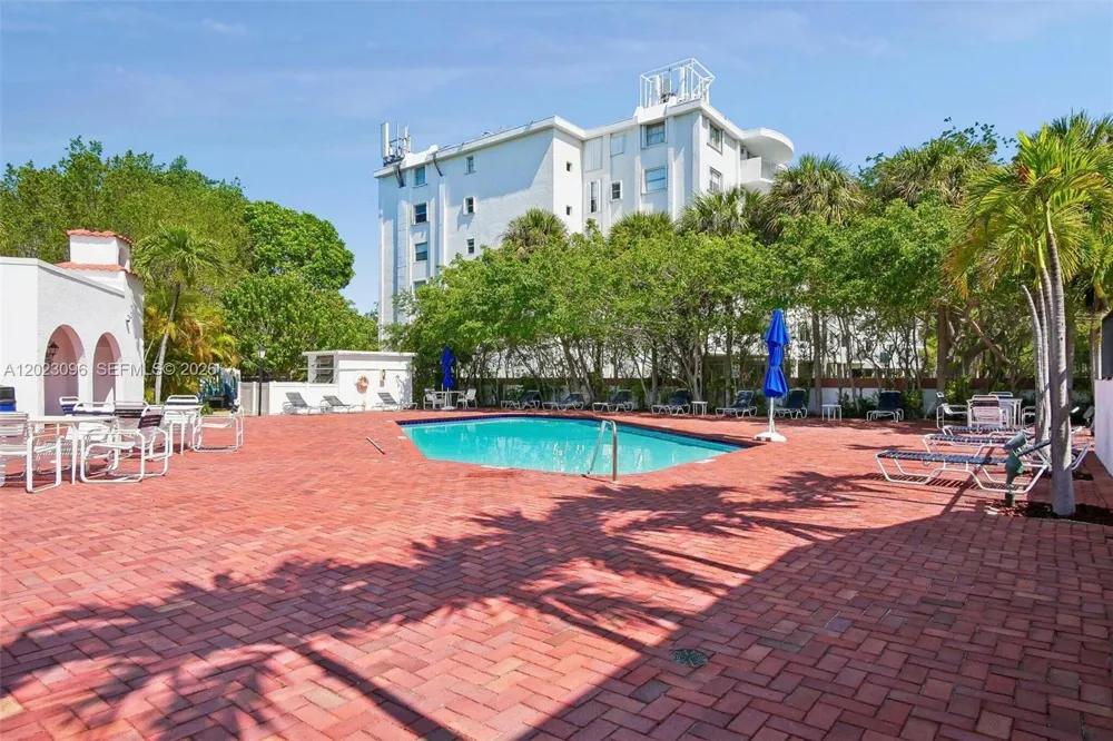 425 Grapetree Dr #211 Key Biscayne, FL 33149