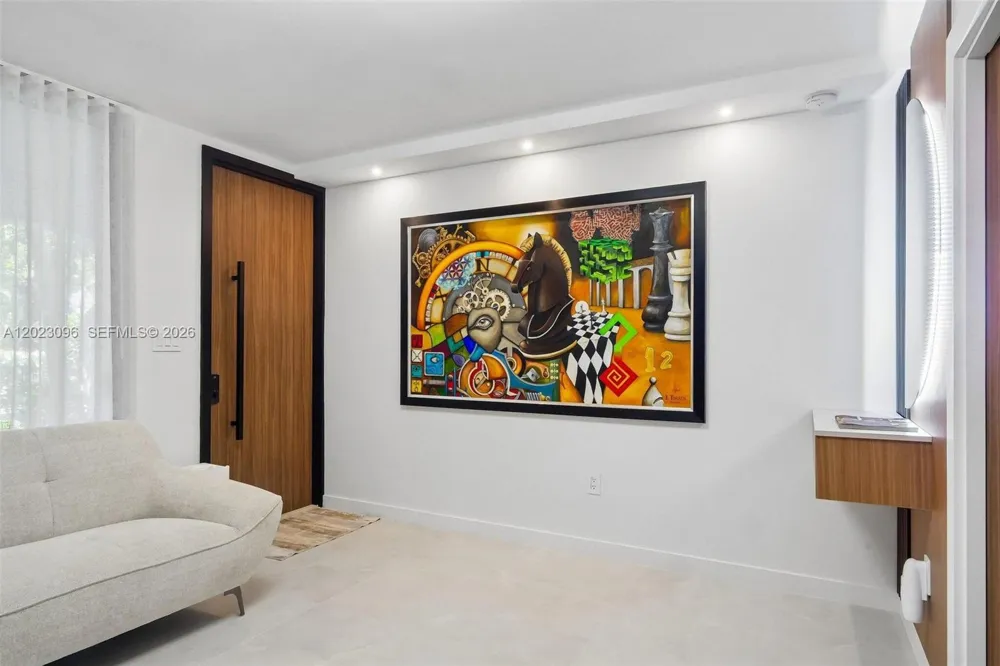 425 Grapetree Dr #211 Key Biscayne, FL 33149