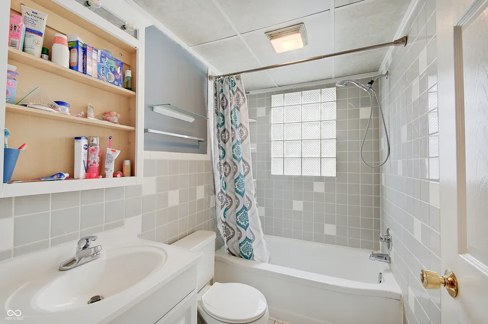 73 S 3rd Avenue Beech Grove, IN 46107