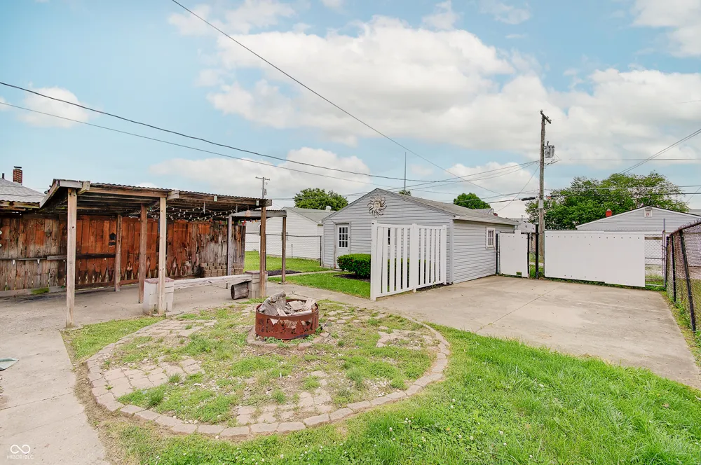 73 S 3rd Avenue Beech Grove, IN 46107
