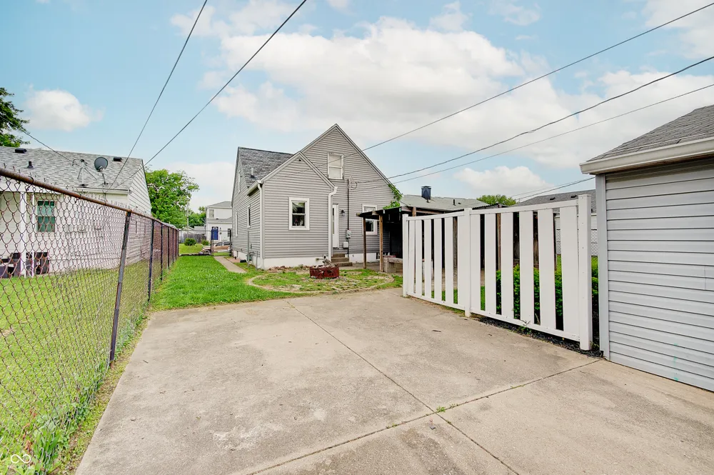 73 S 3rd Avenue Beech Grove, IN 46107