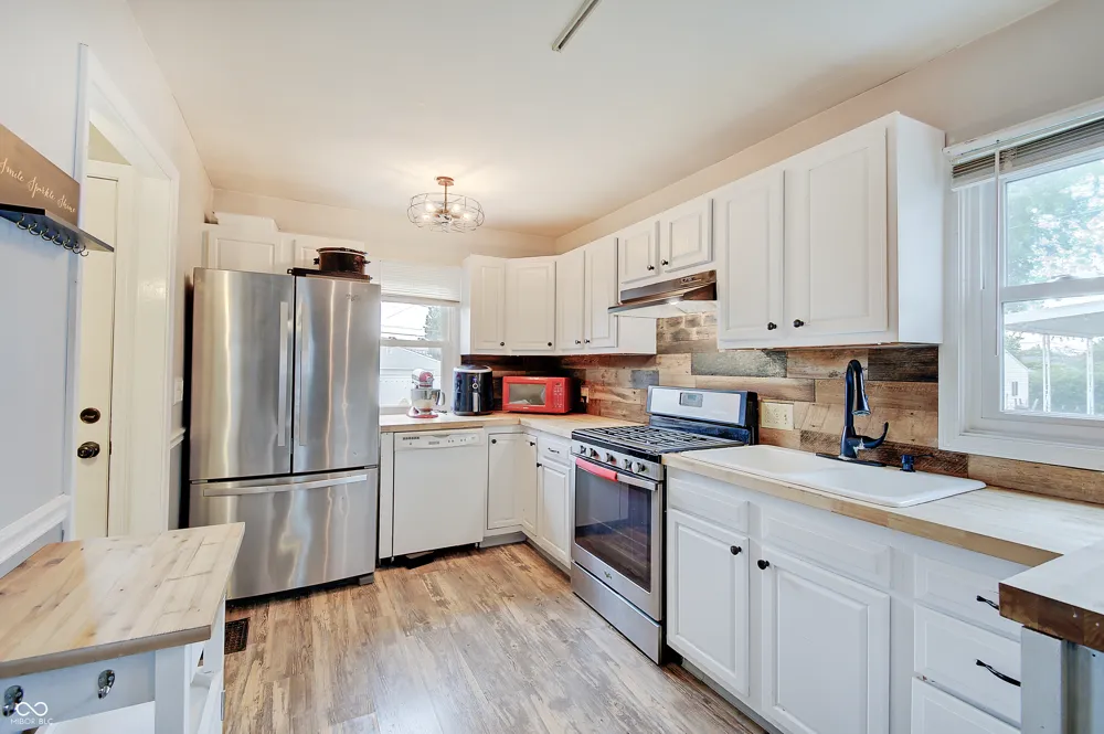 73 S 3rd Avenue Beech Grove, IN 46107