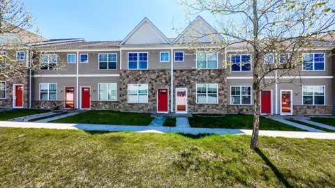 25 ROWAND WAY E