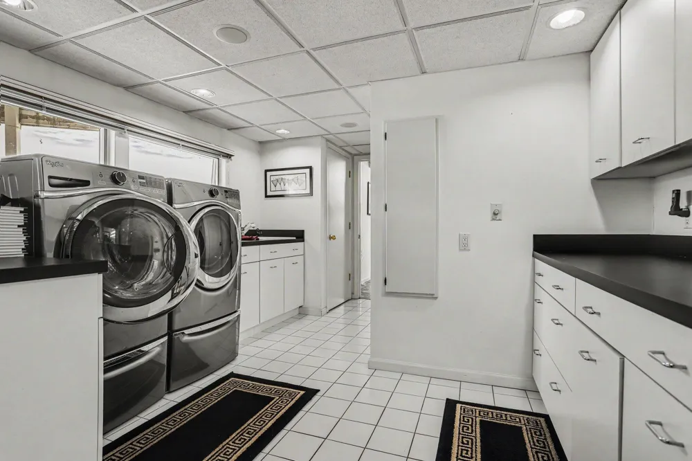 1046 Eagle Lake Drive Kalamazoo, MI 49009