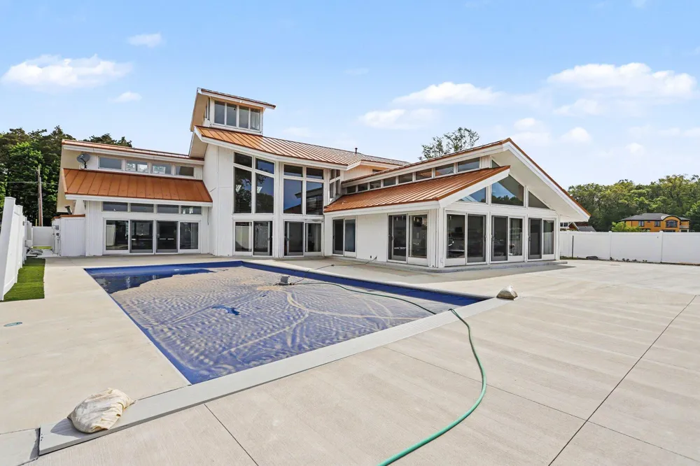 1046 Eagle Lake Drive Kalamazoo, MI 49009