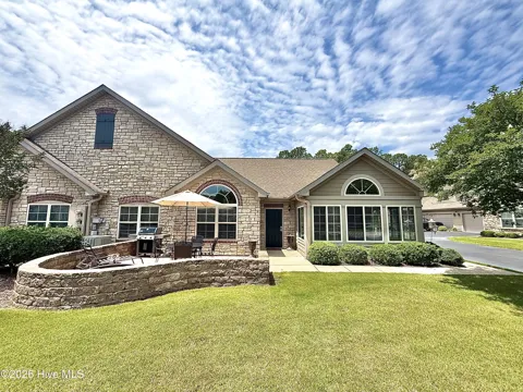 107 W Chelsea Court