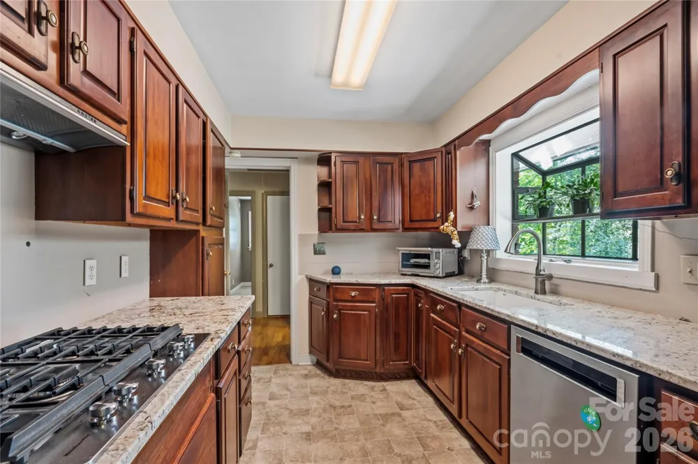 75 Hawthorne Drive Brevard, NC 28712