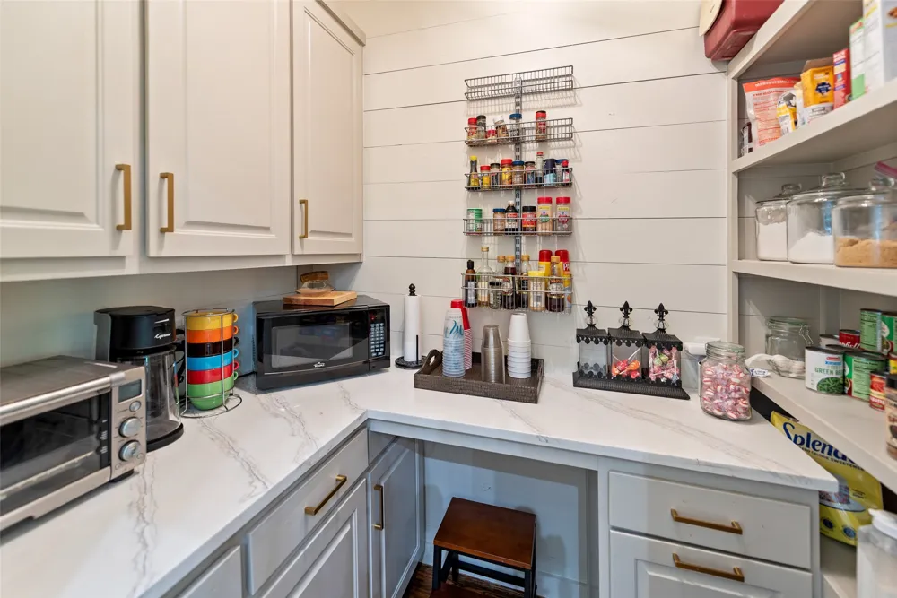 870 King Thomas Drive Scroggins, TX 75480