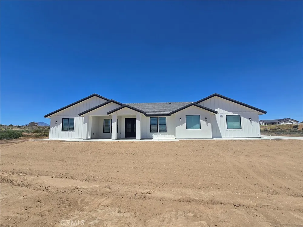 6224 Outpost Oak Hills, CA 92344