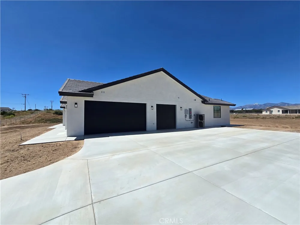 6224 Outpost Oak Hills, CA 92344