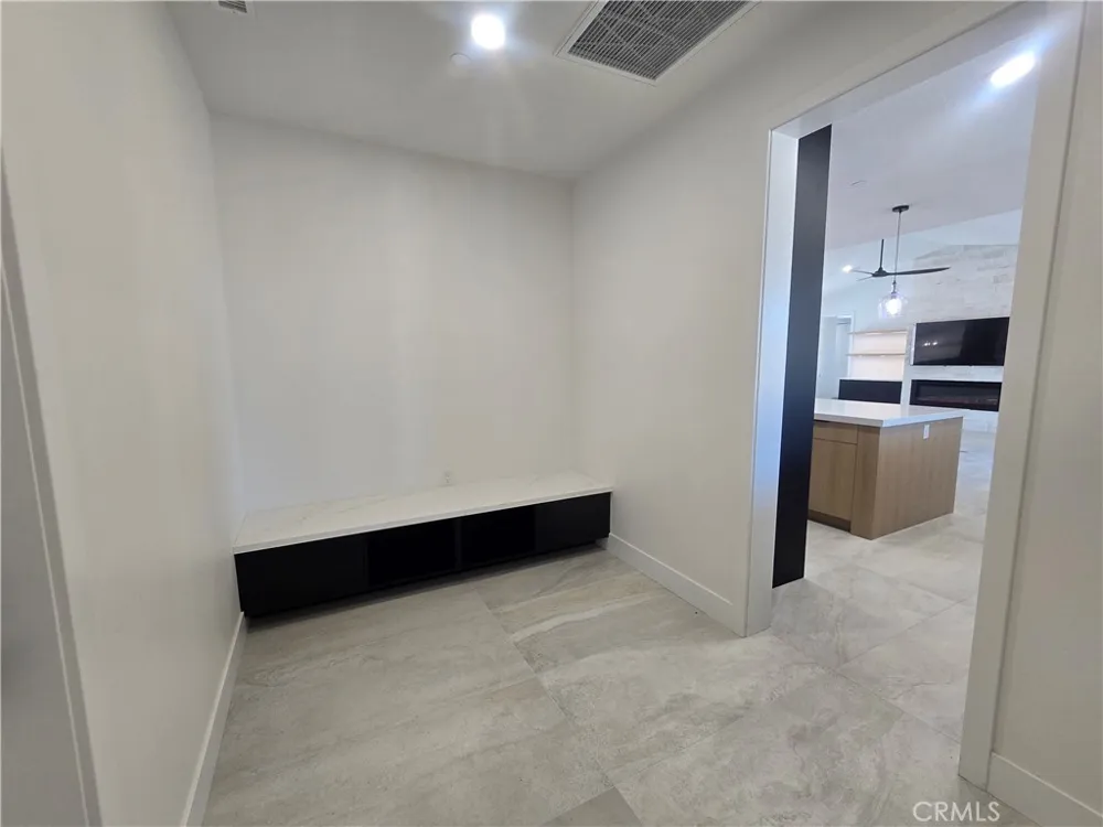 6224 Outpost Oak Hills, CA 92344