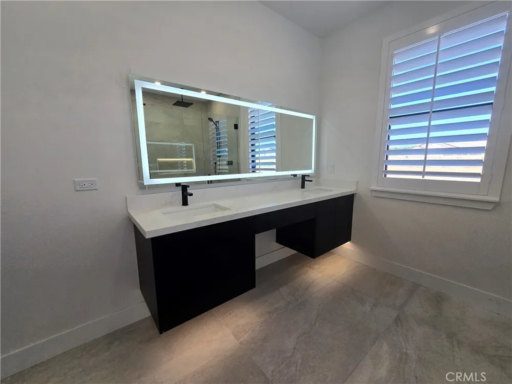 6224 Outpost Oak Hills, CA 92344