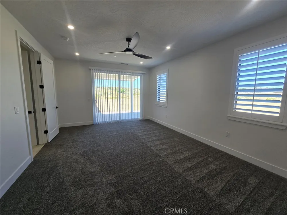 6224 Outpost Oak Hills, CA 92344