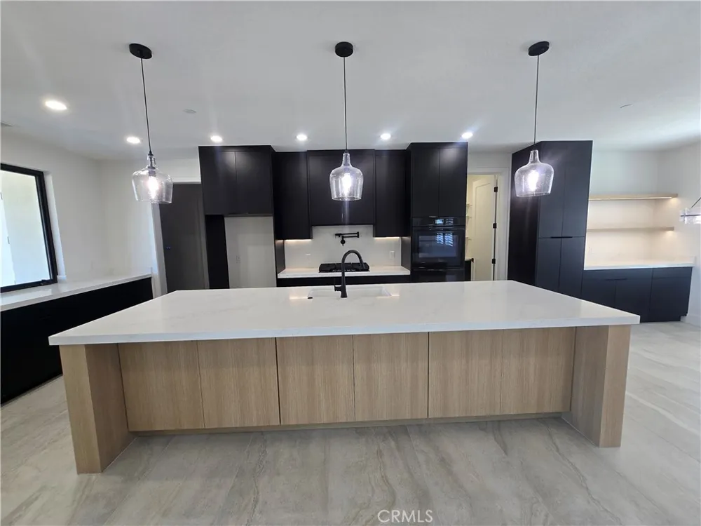 6224 Outpost Oak Hills, CA 92344
