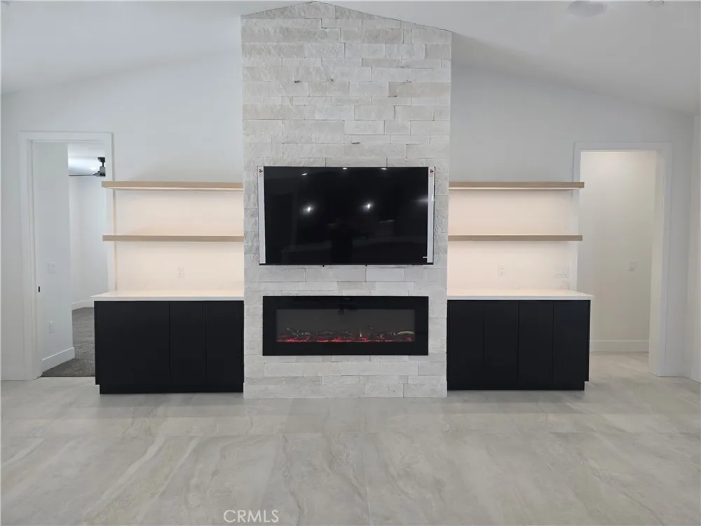 6224 Outpost Oak Hills, CA 92344