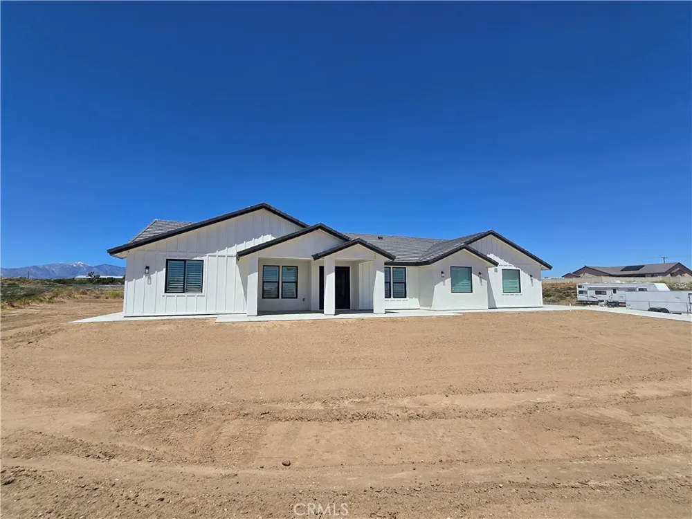 6224 Outpost Oak Hills, CA 92344