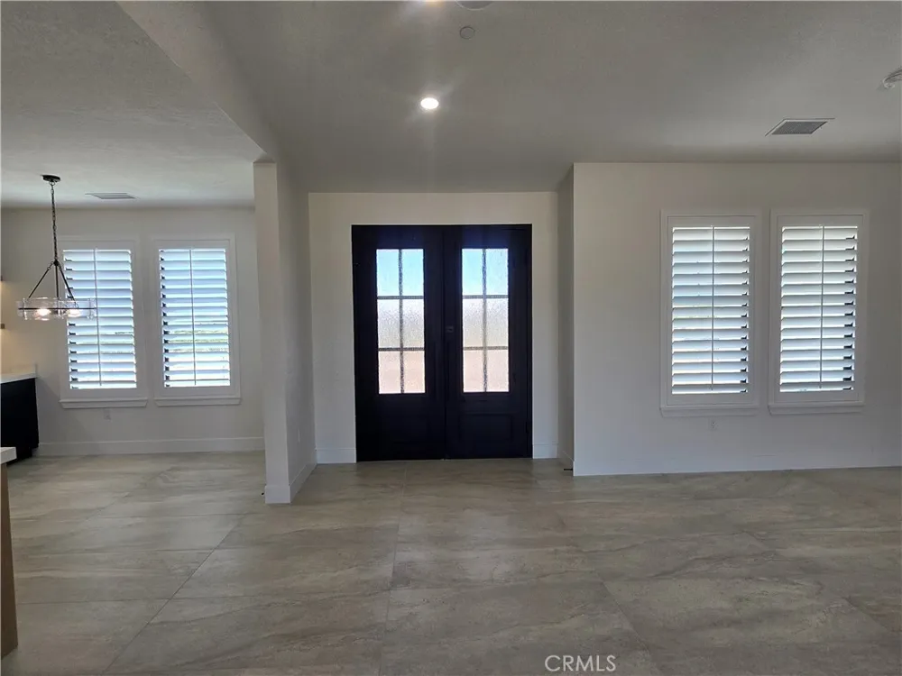 6224 Outpost Oak Hills, CA 92344