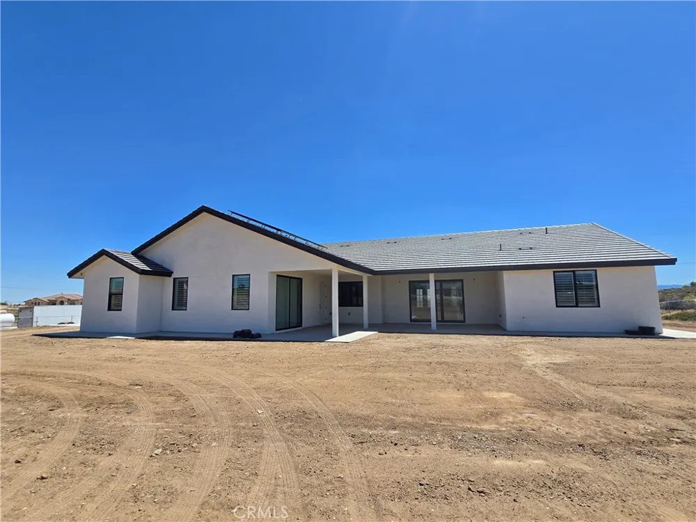6224 Outpost Oak Hills, CA 92344