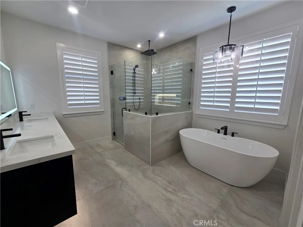 6224 Outpost Oak Hills, CA 92344