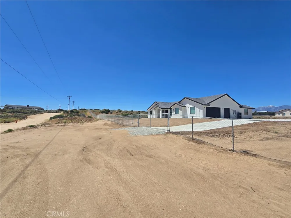 6224 Outpost Oak Hills, CA 92344
