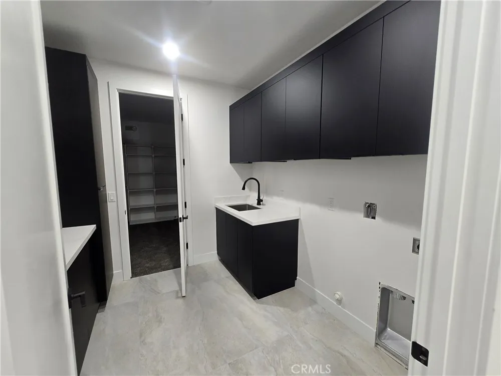 6224 Outpost Oak Hills, CA 92344