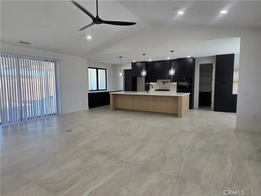 6224 Outpost Oak Hills, CA 92344