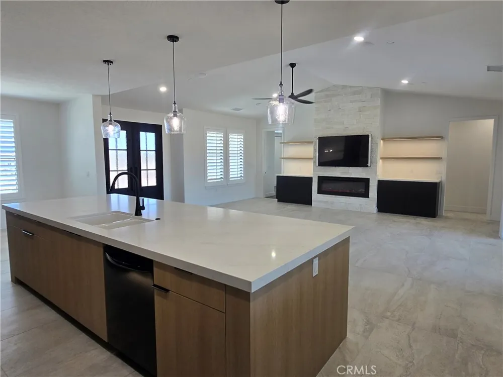 6224 Outpost Oak Hills, CA 92344