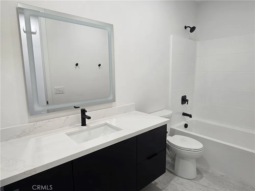 6224 Outpost Oak Hills, CA 92344