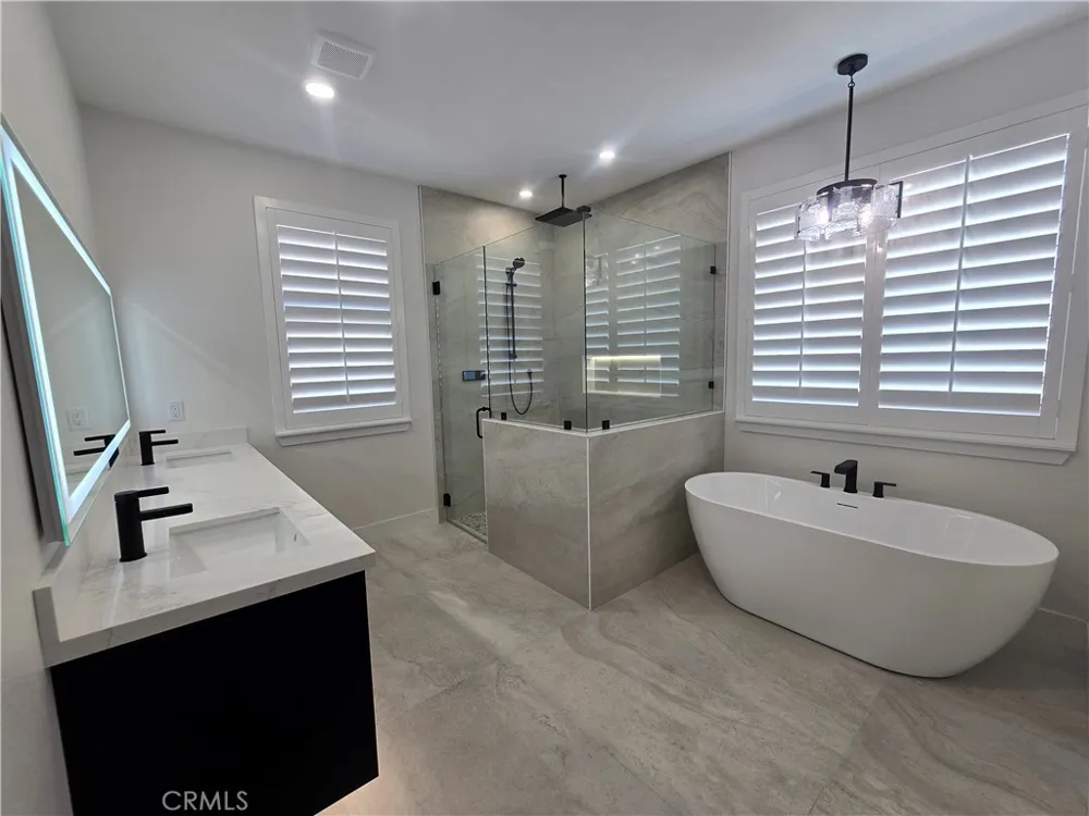 6224 Outpost Oak Hills, CA 92344