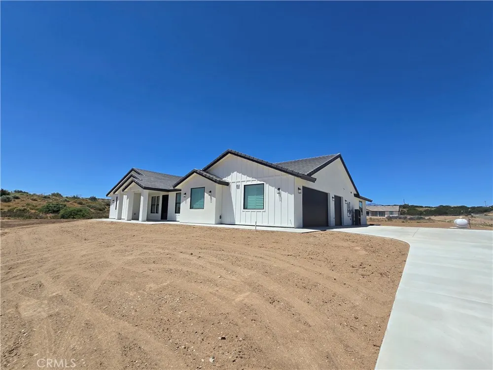 6224 Outpost Oak Hills, CA 92344
