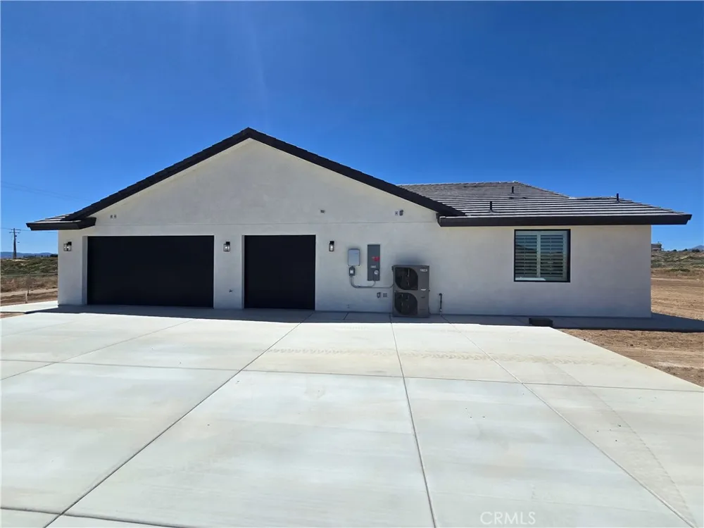 6224 Outpost Oak Hills, CA 92344