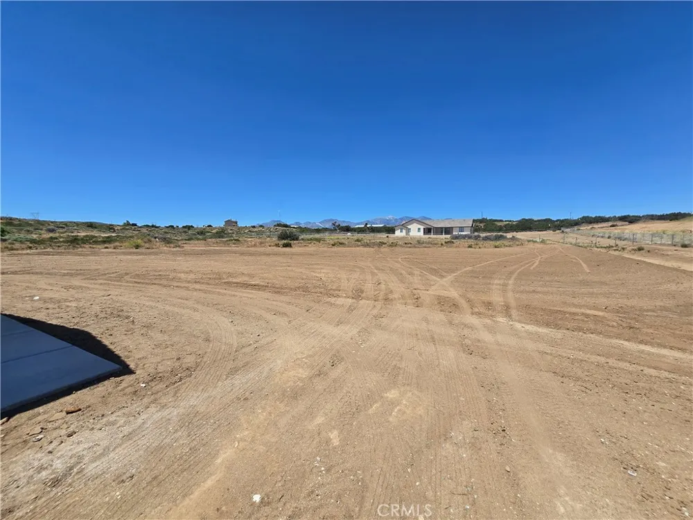 6224 Outpost Oak Hills, CA 92344