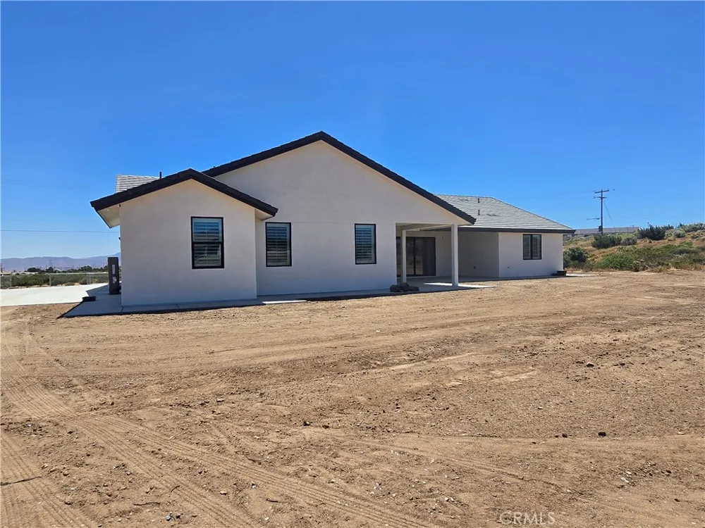 6224 Outpost Oak Hills, CA 92344