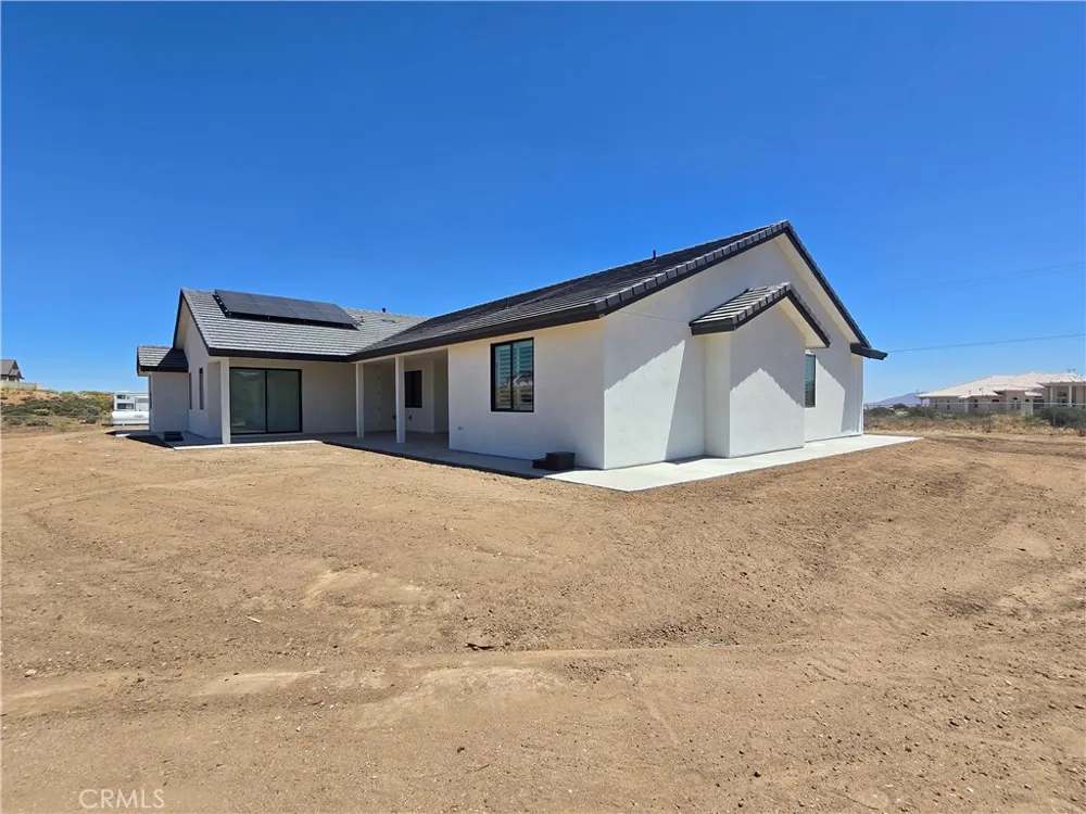 6224 Outpost Oak Hills, CA 92344