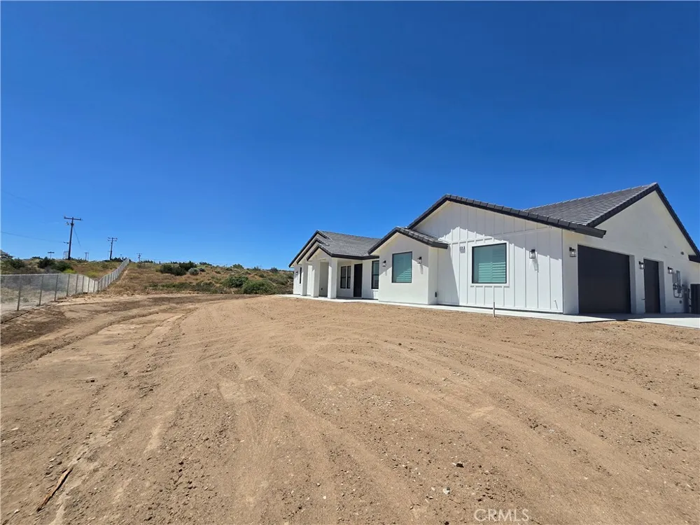 6224 Outpost Oak Hills, CA 92344