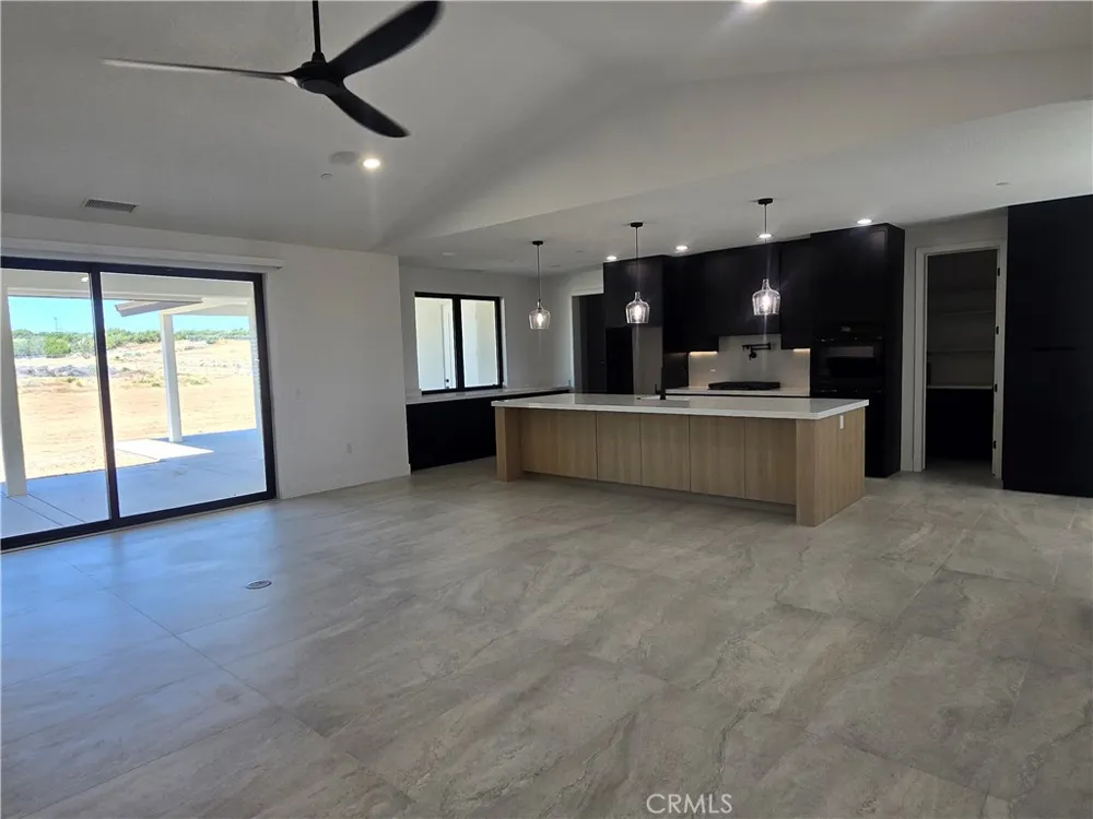 6224 Outpost Oak Hills, CA 92344