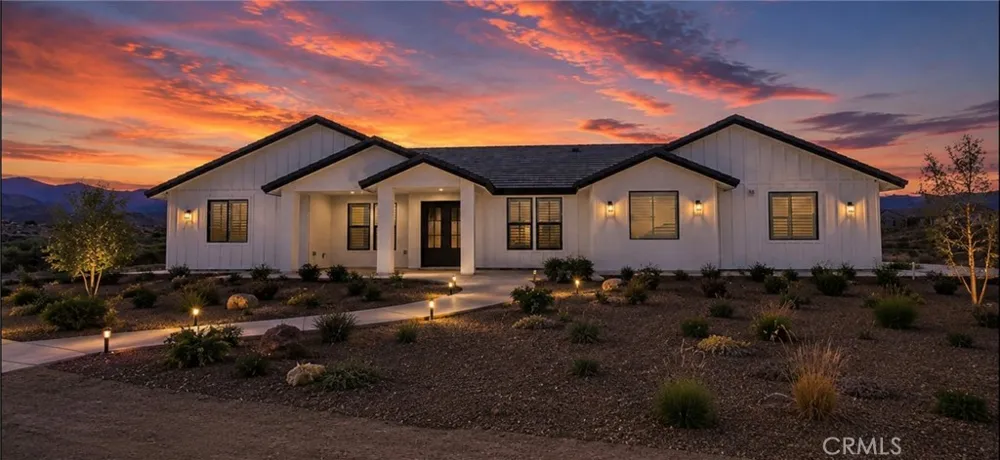 6224 Outpost Oak Hills, CA 92344