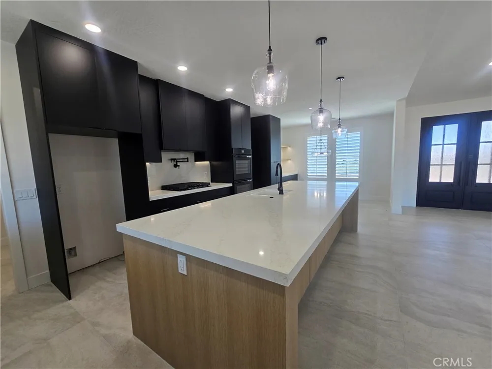 6224 Outpost Oak Hills, CA 92344
