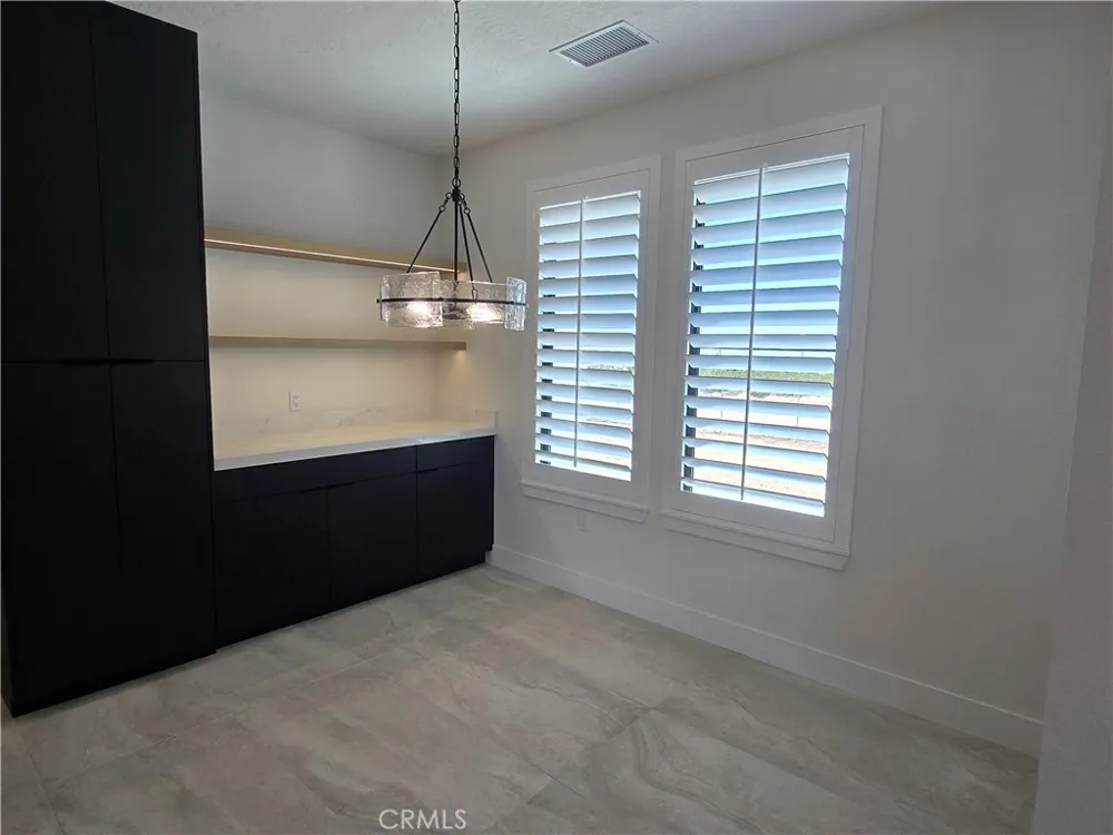 6224 Outpost Oak Hills, CA 92344