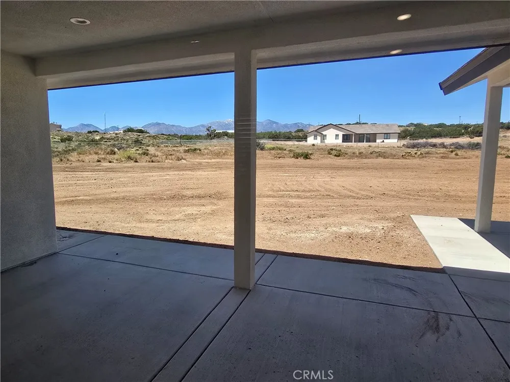 6224 Outpost Oak Hills, CA 92344