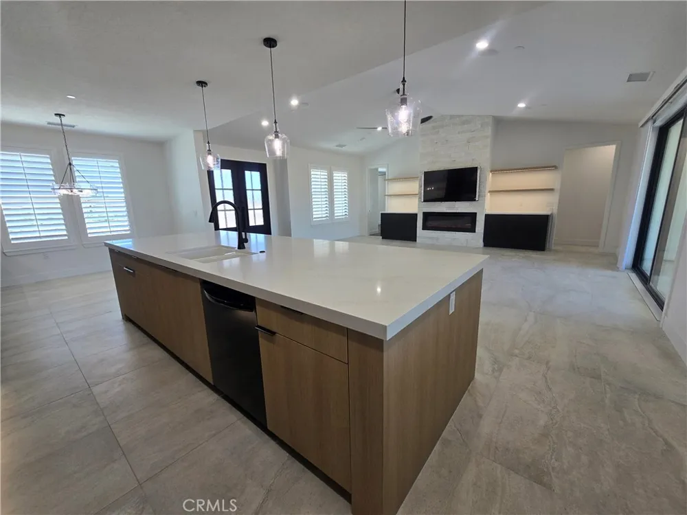 6224 Outpost Oak Hills, CA 92344