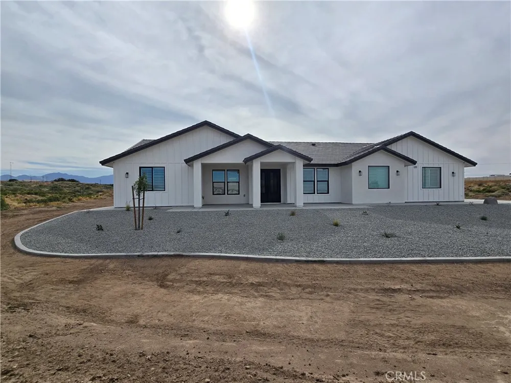 6224 Outpost Oak Hills, CA 92344