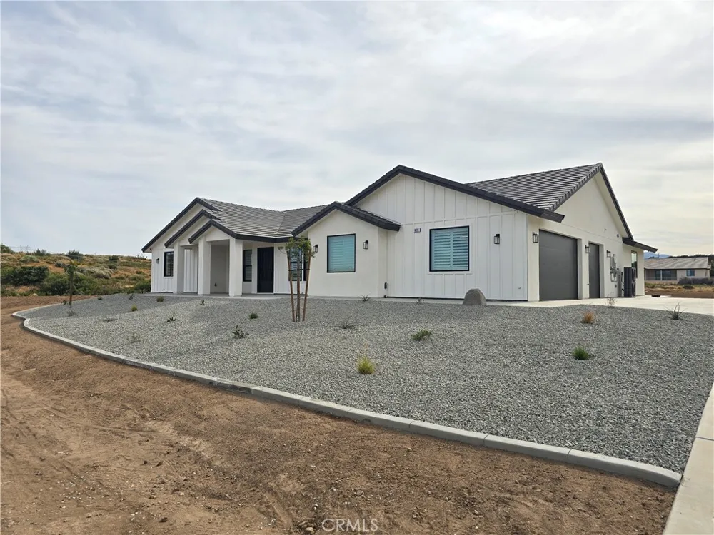 6224 Outpost Oak Hills, CA 92344