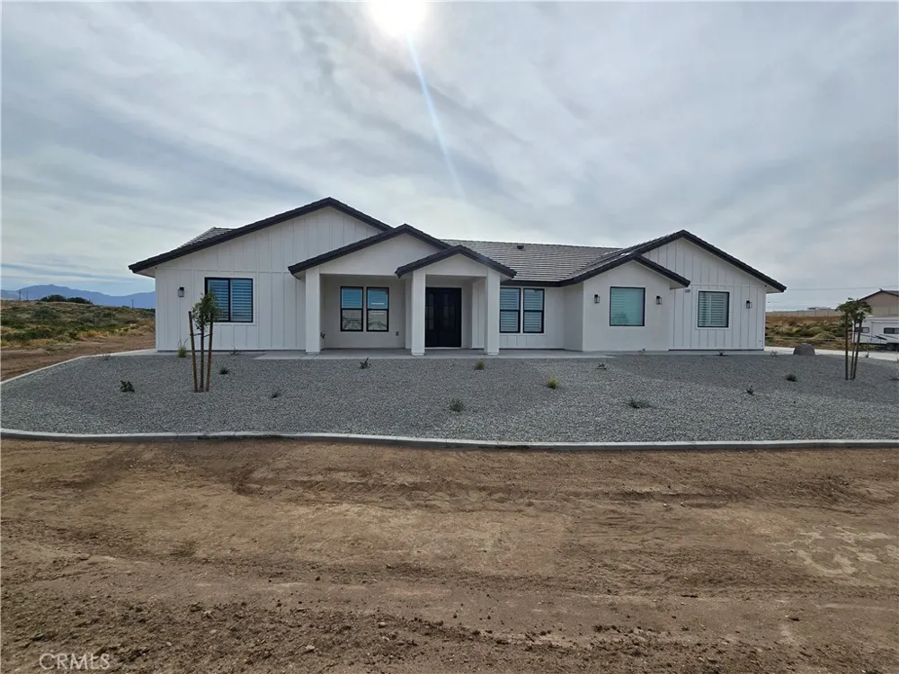6224 Outpost Oak Hills, CA 92344
