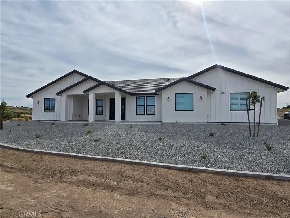 6224 Outpost Oak Hills, CA 92344