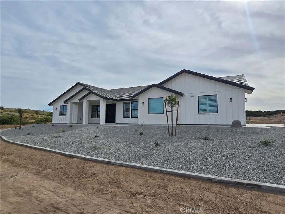 6224 Outpost Oak Hills, CA 92344