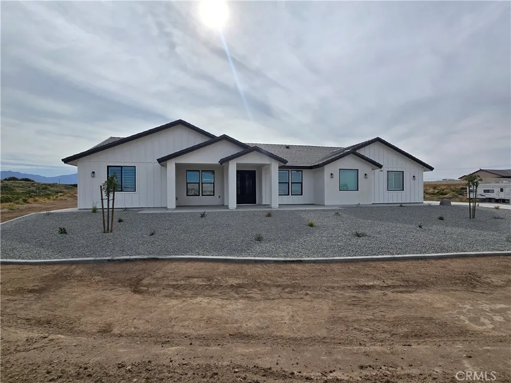 6224 Outpost Oak Hills, CA 92344