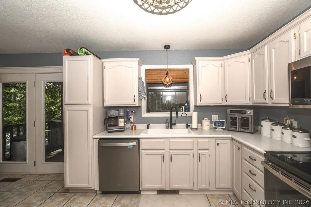 2548 Pine Tree Drive Kansas, OK 74347